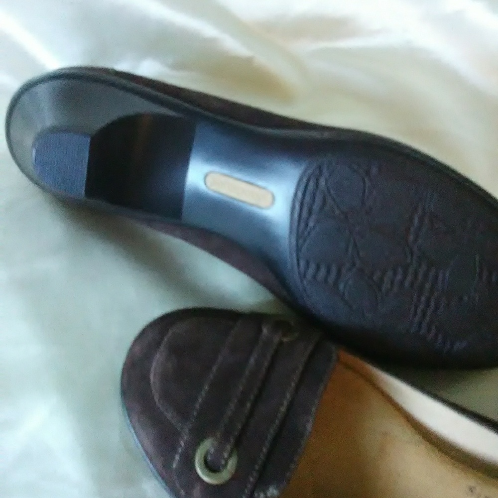 NWOB New without box Softspots suede low heels - Picture 4 of 5